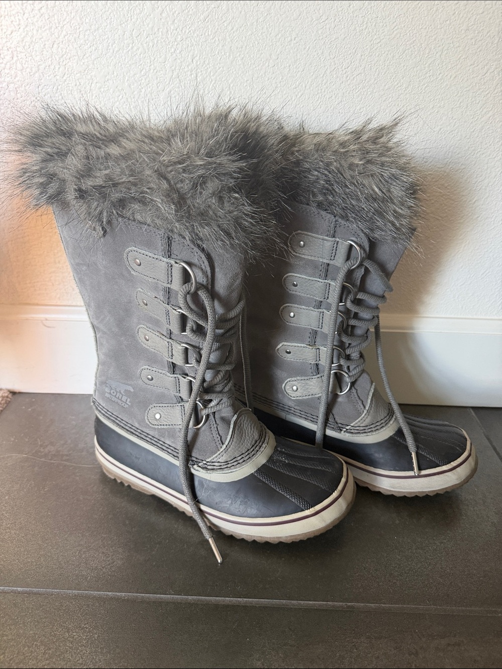 Sorel Women's Gray Lace-Up Winter Boots with Faux Fur Cuff
